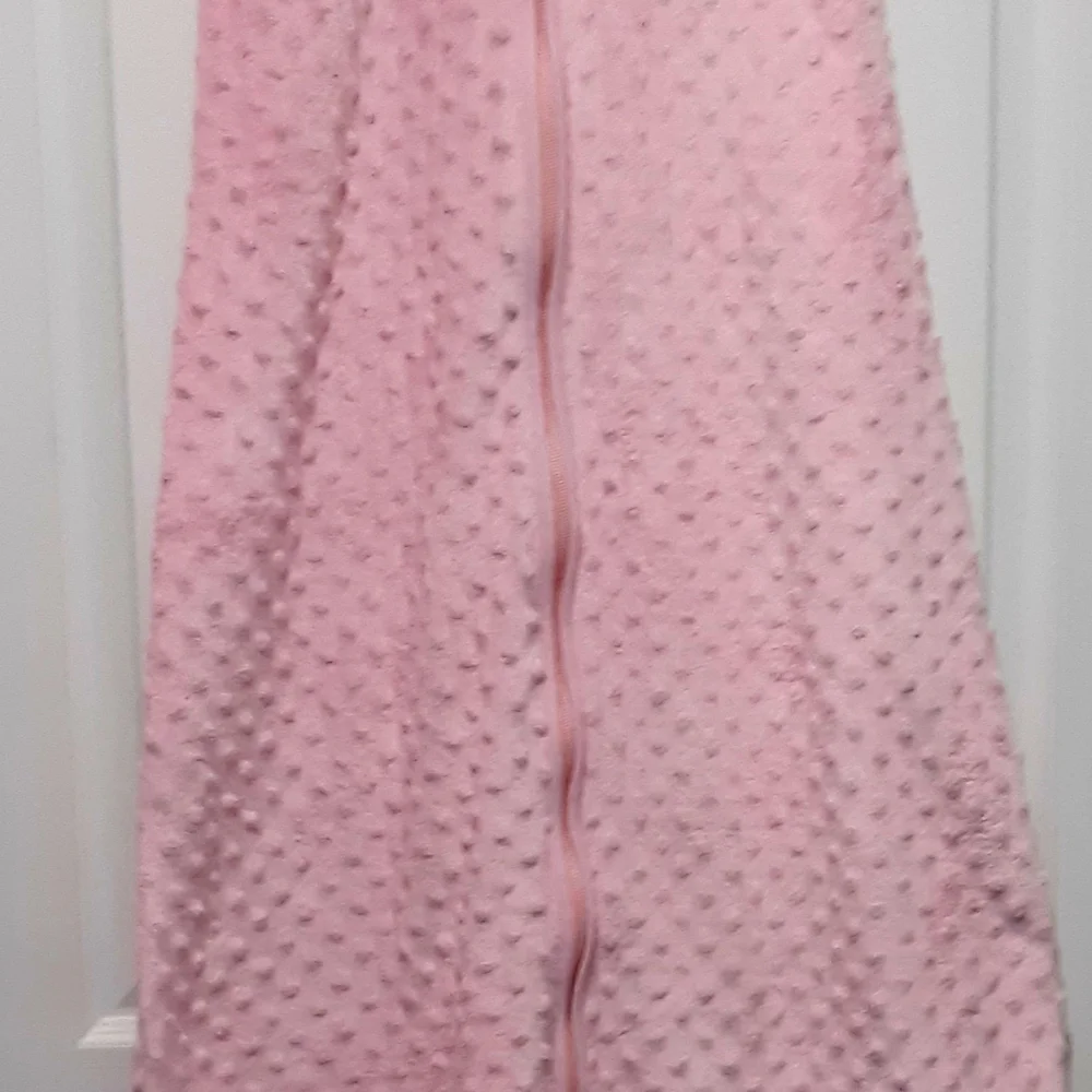 Pink Textured Hooded Kids Blanket - Cozy Wearable Bib